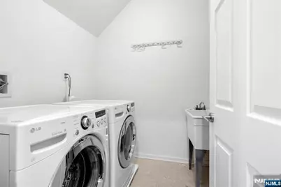 338 Oswego Court, West New York, NJ 07093 - Photo 14