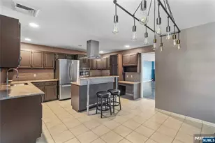 300 Gorge Road 2, Cliffside Park, NJ 07010 - Photo 2