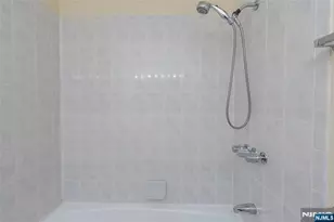 300 Gorge Road 2, Cliffside Park, NJ 07010 - Photo 26