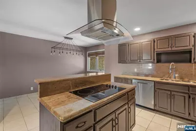300 Gorge Road 2 #2, Cliffside Park, NJ 07010 - Photo 4