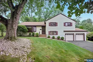 19 Bear Brook Ln, Livingston, NJ 07039 - Photo 4