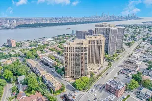 900 Palisade Ave 17C, Fort Lee, NJ 07024 - Photo 2