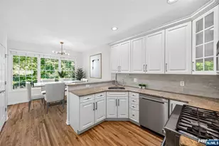 6 Schweinberg Dr R, Roseland, NJ 07068 - Photo 2