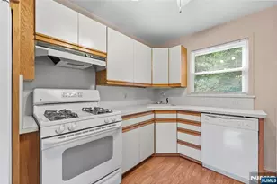 33 Walter Dr, Bloomingdale, NJ 07403 - Photo 6