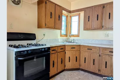 685 Grant Terrace, Teaneck Township, NJ 07666 - Photo 6