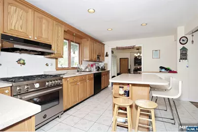 703 Chadwick Drive, Paramus, NJ 07652 - Photo 8