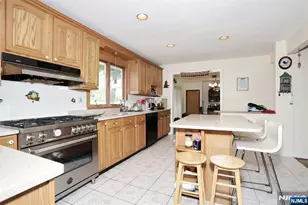 703 Chadwick Dr, Paramus, NJ 07652 - Photo 8
