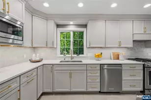 378 Van Beekum Pl, Wyckoff Township, NJ 07481 - Photo 14