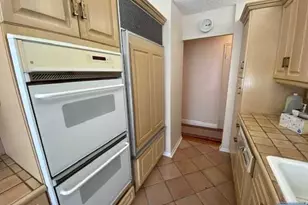 300 Winston Dr 302, Cliffside Park, NJ 07010 - Photo 2