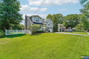 252 Canterbury Pl, Ridgewood, NJ 07450 - Photo 2