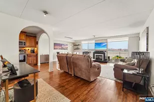 1077 River Road 903, Edgewater, NJ 07020 - Photo 2