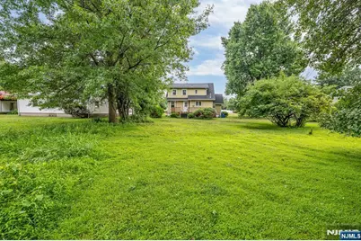 163 W Midland Avenue, Paramus, NJ 07652 - Photo 6