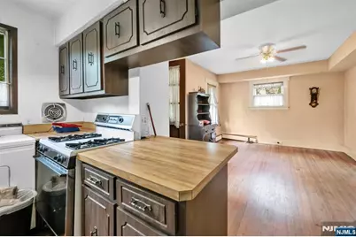 163 W Midland Avenue, Paramus, NJ 07652 - Photo 16