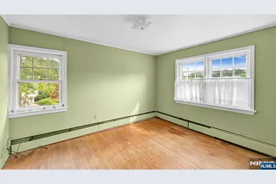 163 W Midland Avenue, Paramus, NJ 07652 - Photo 24