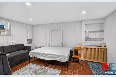 1068 Anderson Avenue, Fort Lee, NJ 07024 - Photo 22
