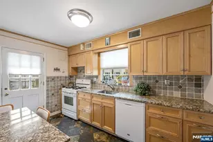2 Allen Pl, Fair Lawn, NJ 07410 - Photo 10