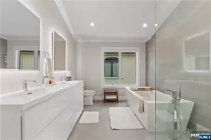 2038 Hoefleys Ln A, Fort Lee, NJ 07024 - Photo 22