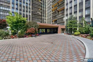 300 Winston Dr C0518, Cliffside Park, NJ 07010 - Photo 2