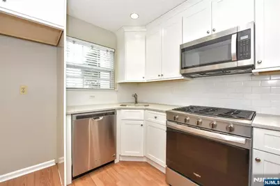 1099 Devon Court 1099 #1099, Mahwah, NJ 07430 - Photo 10