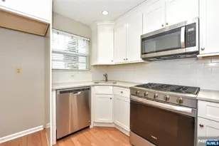1099 Devon Ct 1099, Mahwah, NJ 07430 - Photo 10