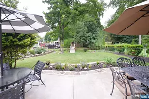 418 Burlington Rd, Paramus, NJ 07652 - Photo 20