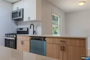 25 Lakeview Dr, Emerson, NJ 07630 - Photo 10