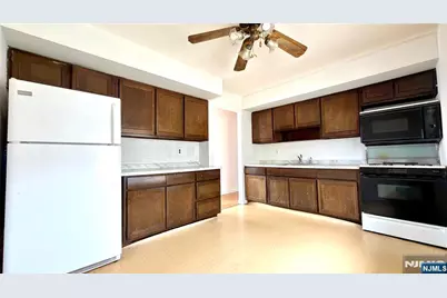 9104 3rd Avenue, North Bergen, NJ 07047 - Photo 16