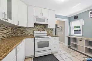 35 Spruce Rd, Pompton Lakes, NJ 07442 - Photo 6