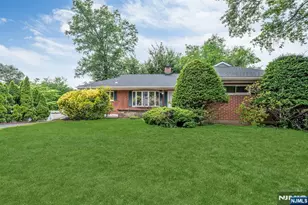574 Chestnut St, Washington Township, NJ 07676 - Photo 2