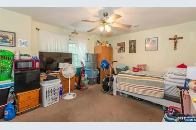 56 Garden, Woodland Park, NJ 07424 - Photo 32