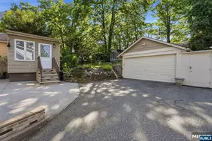 16 Arlington Ave, Caldwell, NJ 07006 - Photo 6