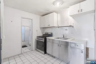 120 32nd Street 3P, Union City, NJ 07087 - Photo 8