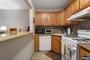25 Market Street 4, Saddle Brook Township, NJ 07663 - Photo 10