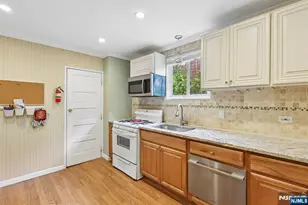 711-713 Degraw Ave, Newark, NJ 07104 - Photo 14