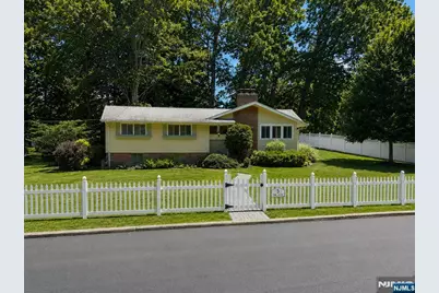 5 The Glen, Cedar Grove, NJ 07009 - Photo 2