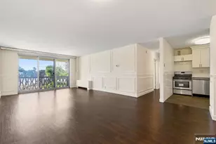 2100 Linwood 2Y, Fort Lee, NJ 07024 - Photo 2
