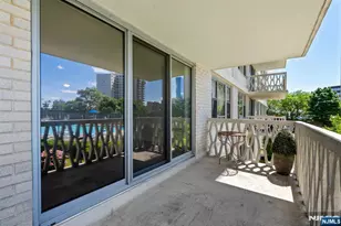 2100 Linwood 2Y, Fort Lee, NJ 07024 - Photo 24