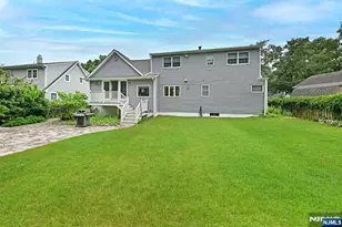 211 Spruce St, Midland Park, NJ 07432 - Photo 4