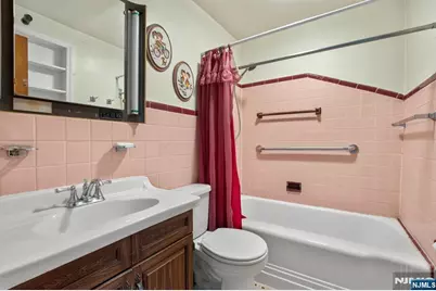 185 Reldyes Avenue, Leonia, NJ 07605 - Photo 16