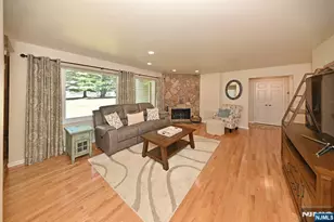 60 Sunset Ct, Mahwah, NJ 07430 - Photo 8