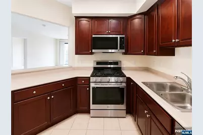1 Orient W Orient 305 #305, Rutherford, NJ 07070 - Photo 8