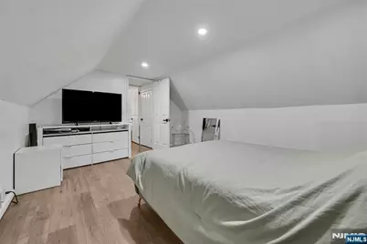 397 Pleasant Avenue, New Milford, NJ 07646 - Photo 18