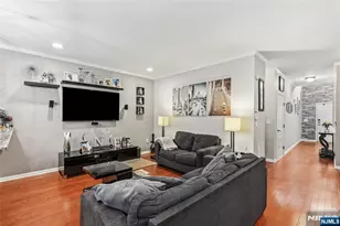 18 Bahr Cir, Verona, NJ 07044 - Photo 2