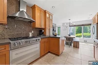 8 Bayard Lane, Mahwah, NJ 07430 - Photo 14