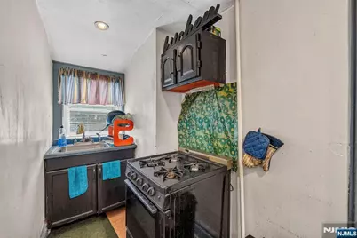 288 Pomona Avenue, Newark, NJ 07112 - Photo 22