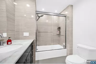 20 Veterans Way, Edgewater, NJ 07020 - Photo 18