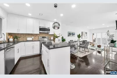 20 Veterans Way, Edgewater, NJ 07020 - Photo 10