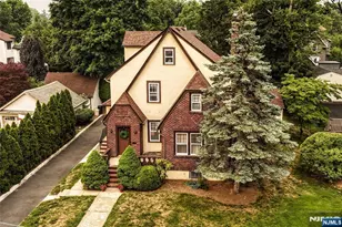 255 Pearsall Ave, Ridgewood, NJ 07450 - Photo 2