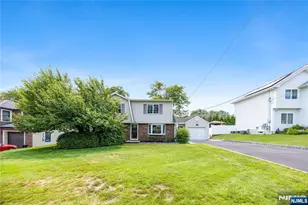 182 Coombs Dr, Paramus, NJ 07652 - Photo 2