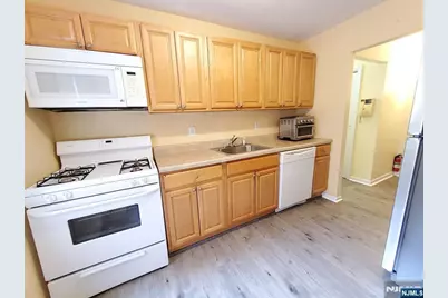 2330 Linwood Avenue 2D #2D, Fort Lee, NJ 07024 - Photo 10